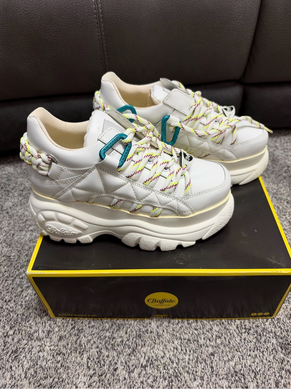 Buffalo London Soft White Platform Sneakers size 7.5